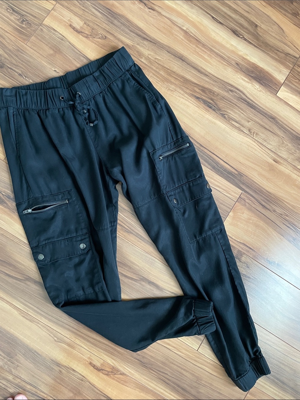 Banana Republic Black women’s Cargo Jogger Pants with Zip Pockets XS tencel